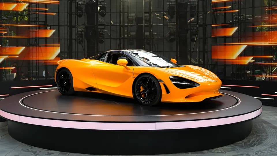 Cận cảnh siêu phẩm McLaren 750S mới ra mắt tại Việt Nam