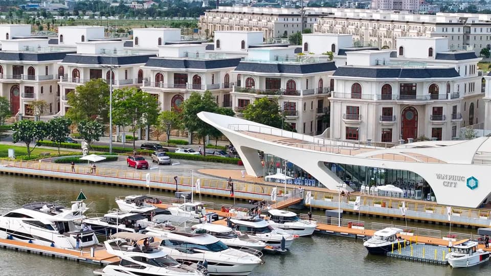 Marina Royal: bến du thuyền mới của Van Phuc City