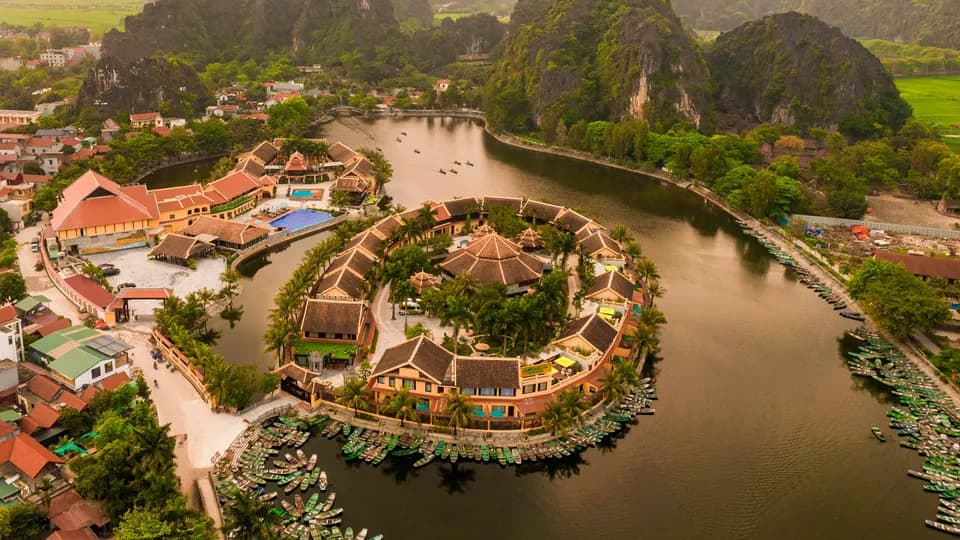 Có một mùa hè thật nên thơ giữa lòng Tam Cốc