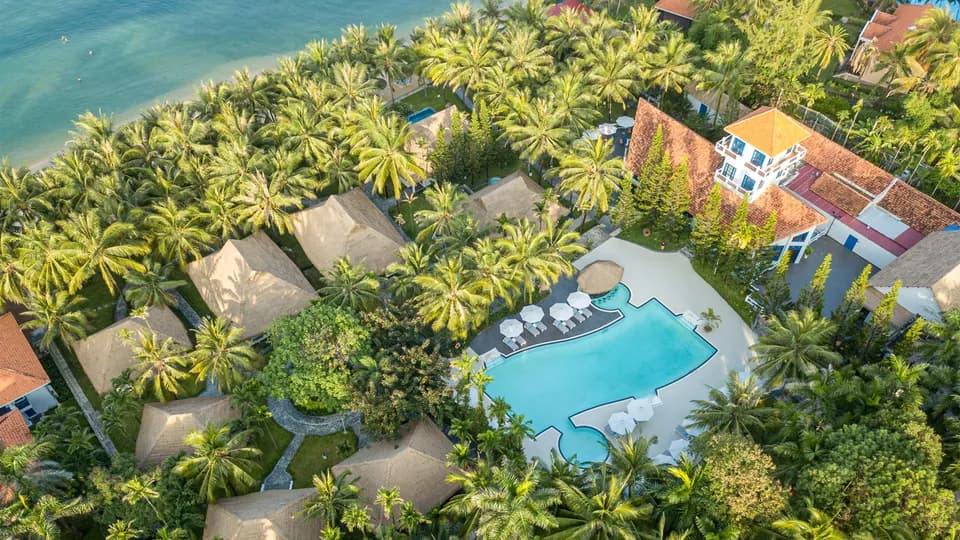 L’Azure: Khu nghỉ dưỡng xanh mát nơi “đảo Ngọc”