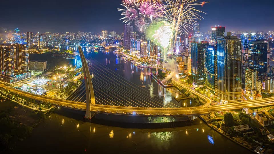 Các địa điểm bắn pháo hoa Tết Dương lịch 2025 tại TP.HCM và Hà Nội