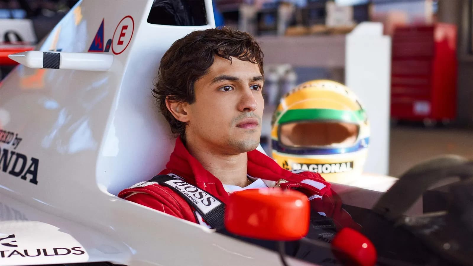 Senna 2024: Chân dung tay đua huyền thoại