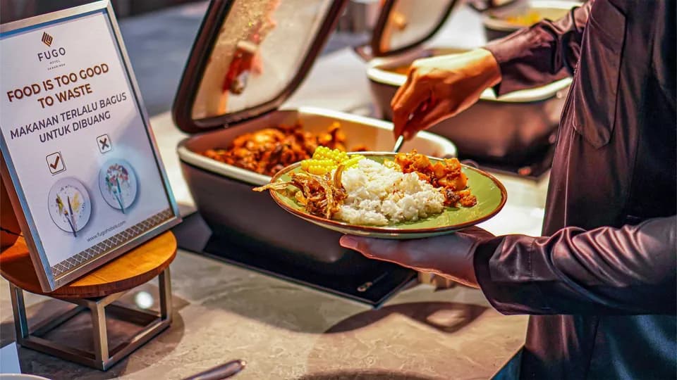 Ngành công nghiệp lưu trú đang làm gì để giải quyết tình trạng lãng phí thực phẩm?