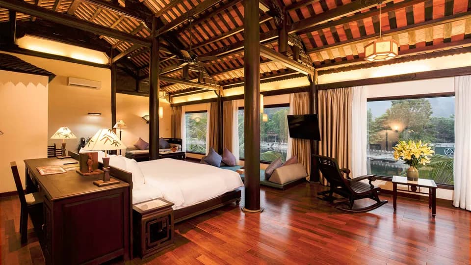 Emeralda Resort Tam Cốc: Chạm vào mùa hè giữa lòng di sản Tràng An