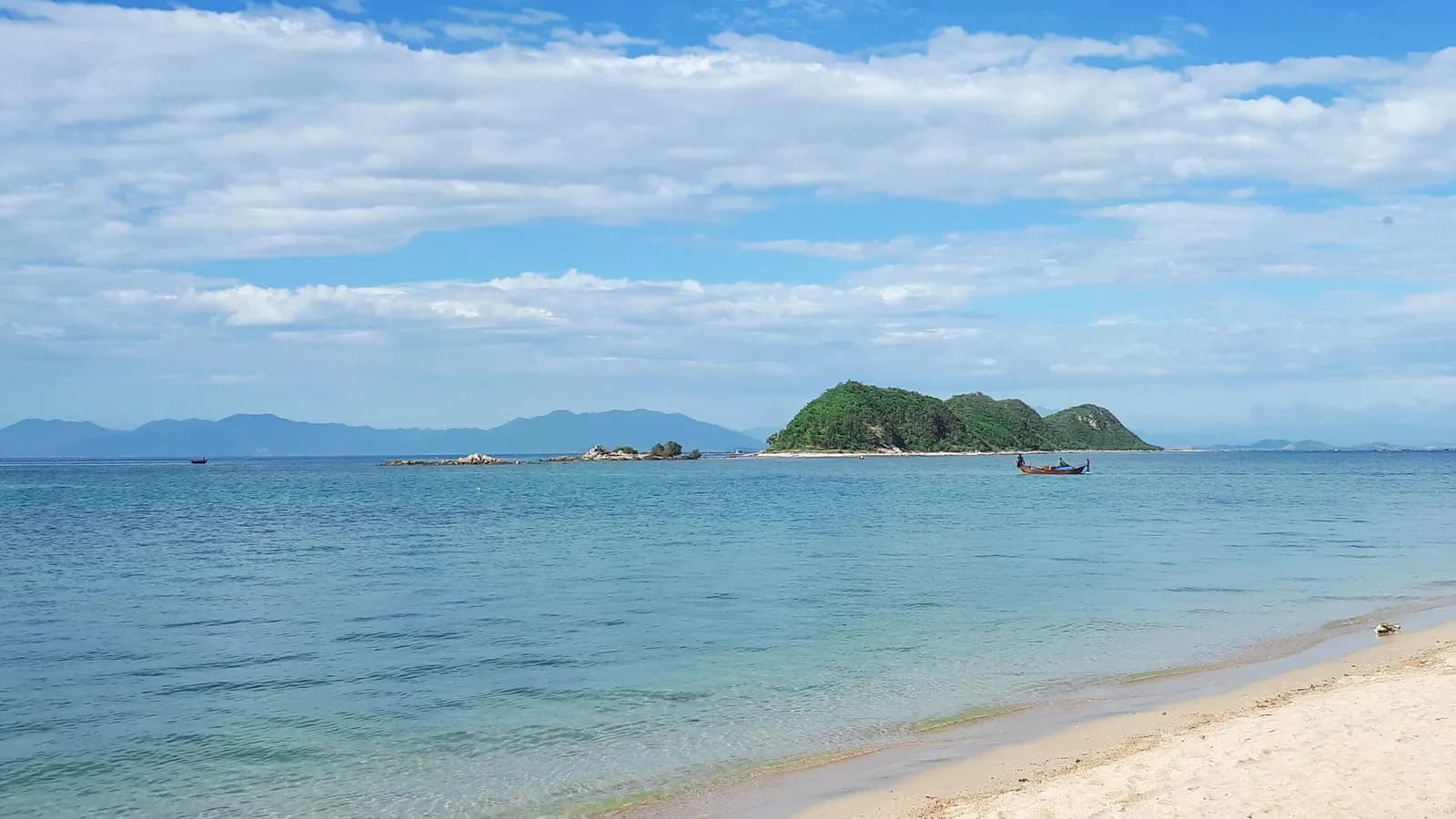 Nắm tay nhau dạo chơi Điệp Sơn thủy đạo