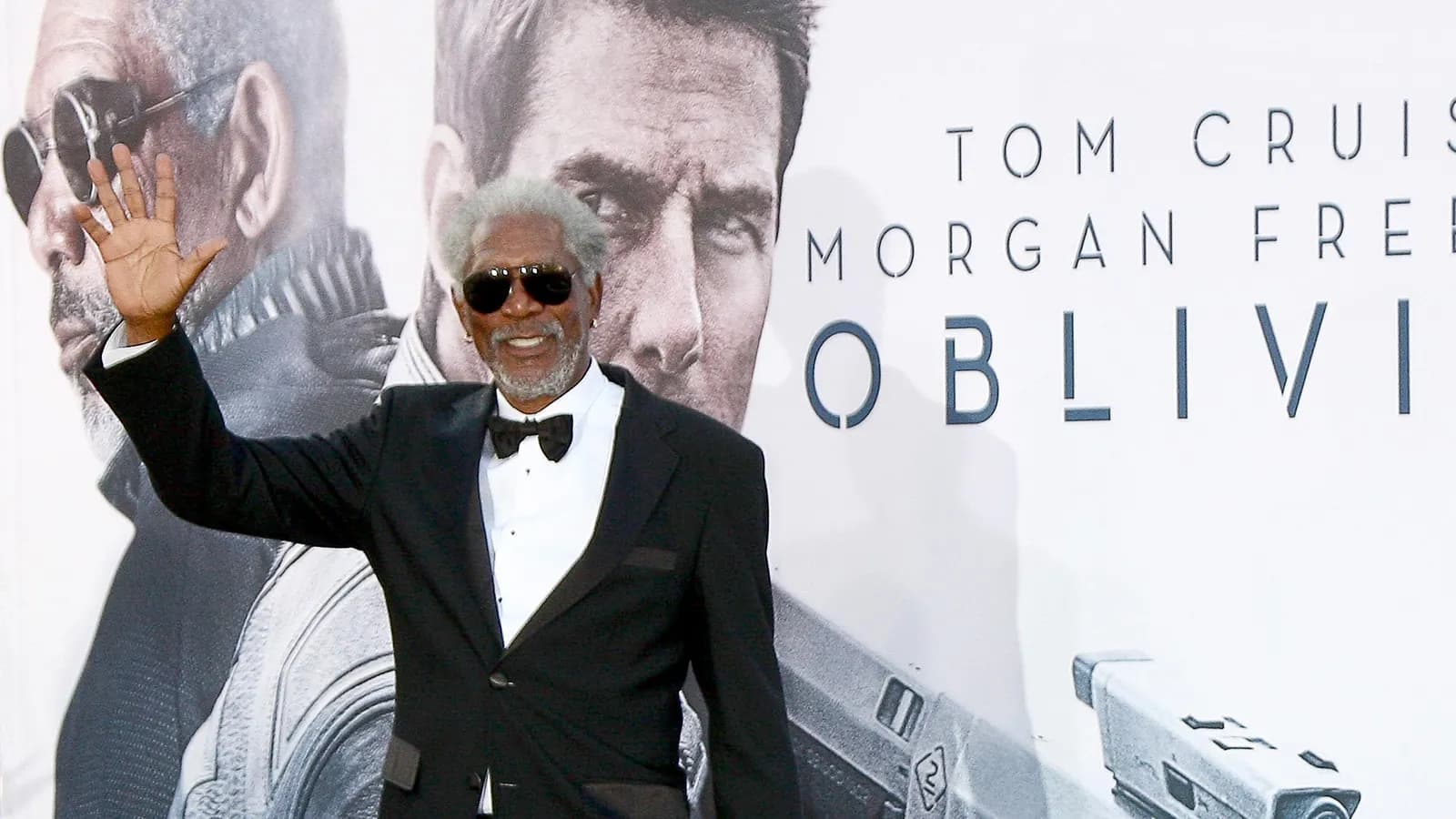 Morgan Freeman đã chuyển trang trại rộng 124 mẫu của mình thành một khu bảo tồn ong mật khổng lồ để cứu loài ong