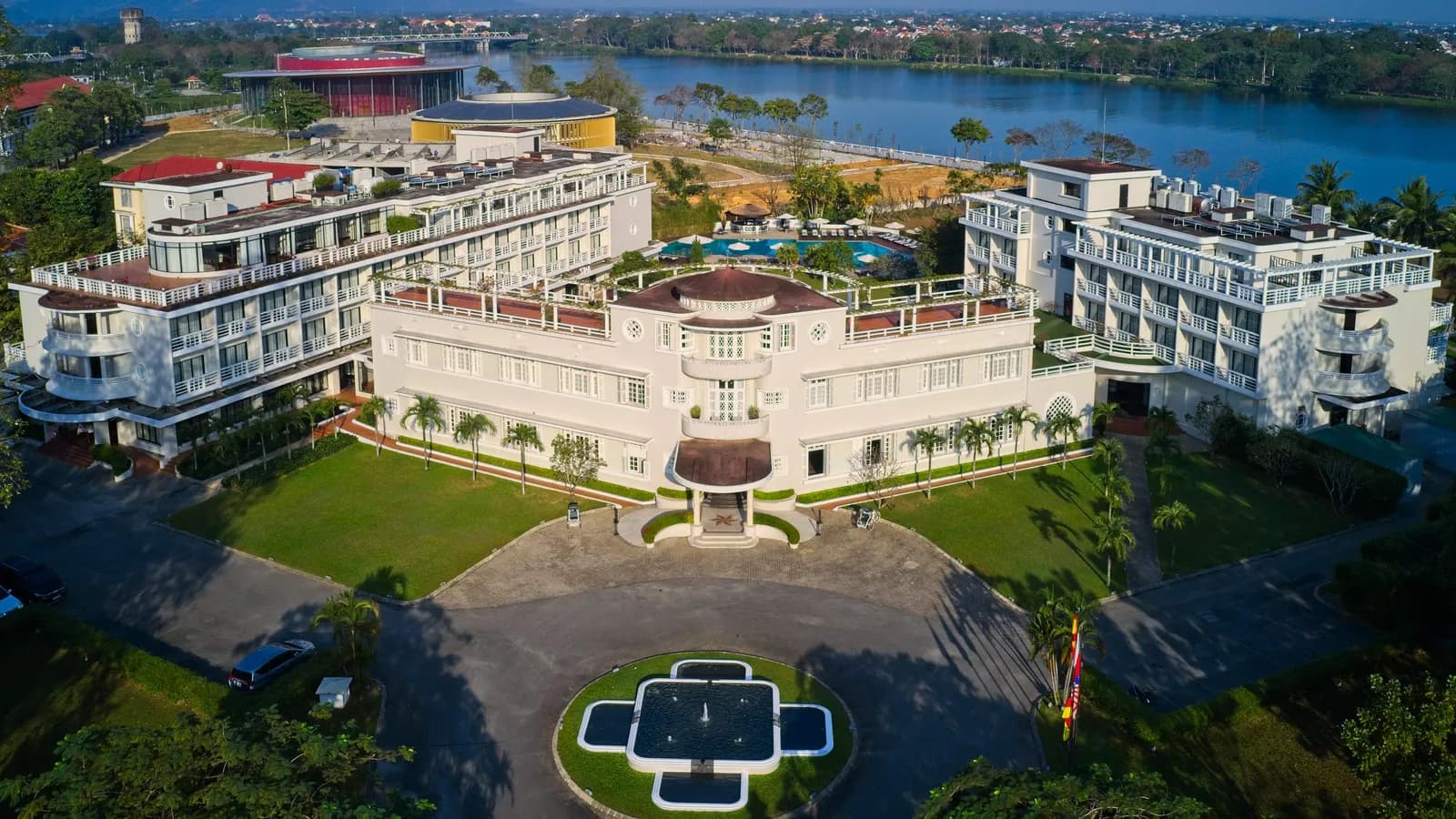 Nghỉ dưỡng đẳng cấp mang dáng dấp hoàng gia tại Azerai La Residence Huế