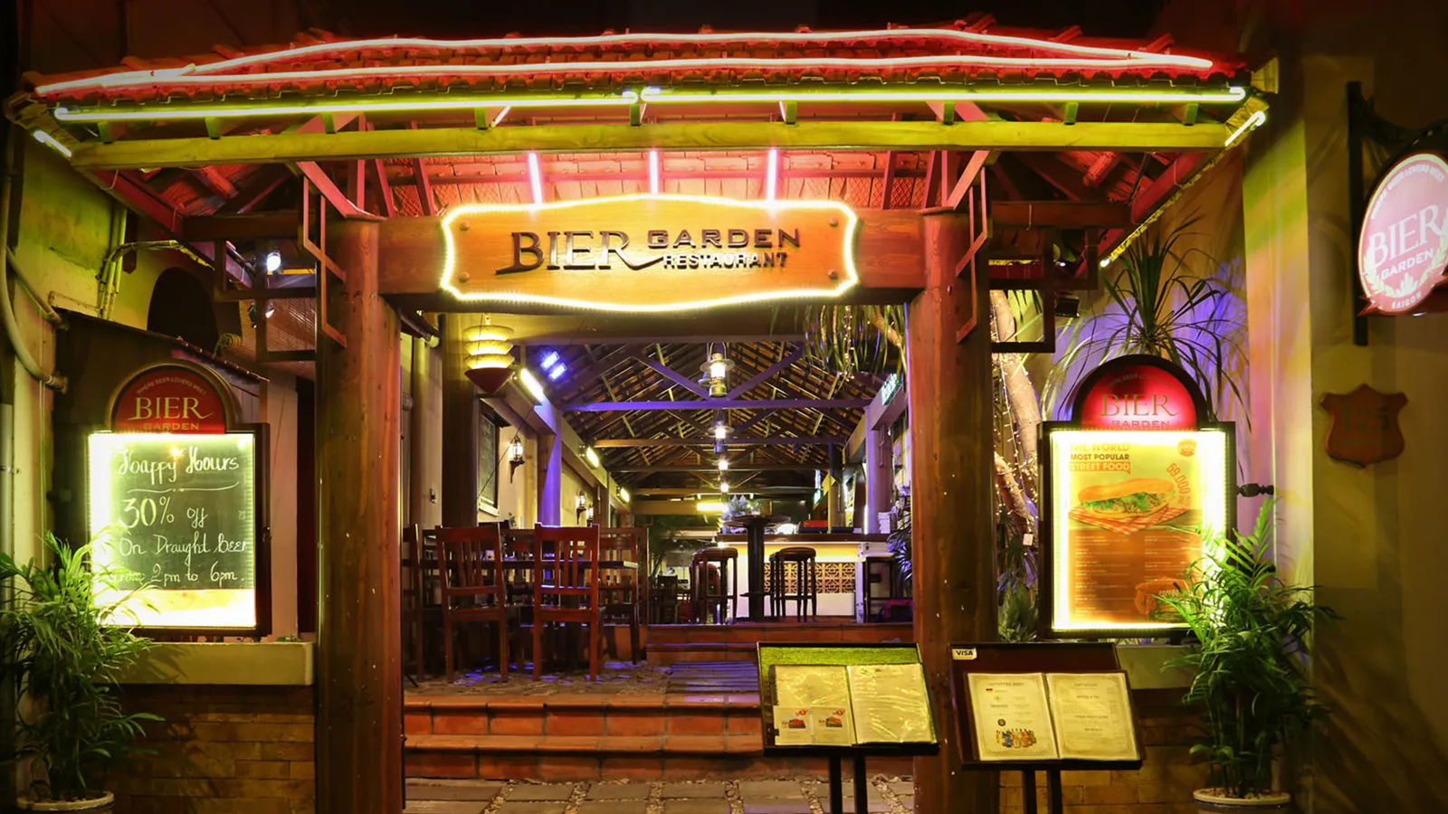 Trải nghiệm ẩm thực tại nhà hàng Bier Garden