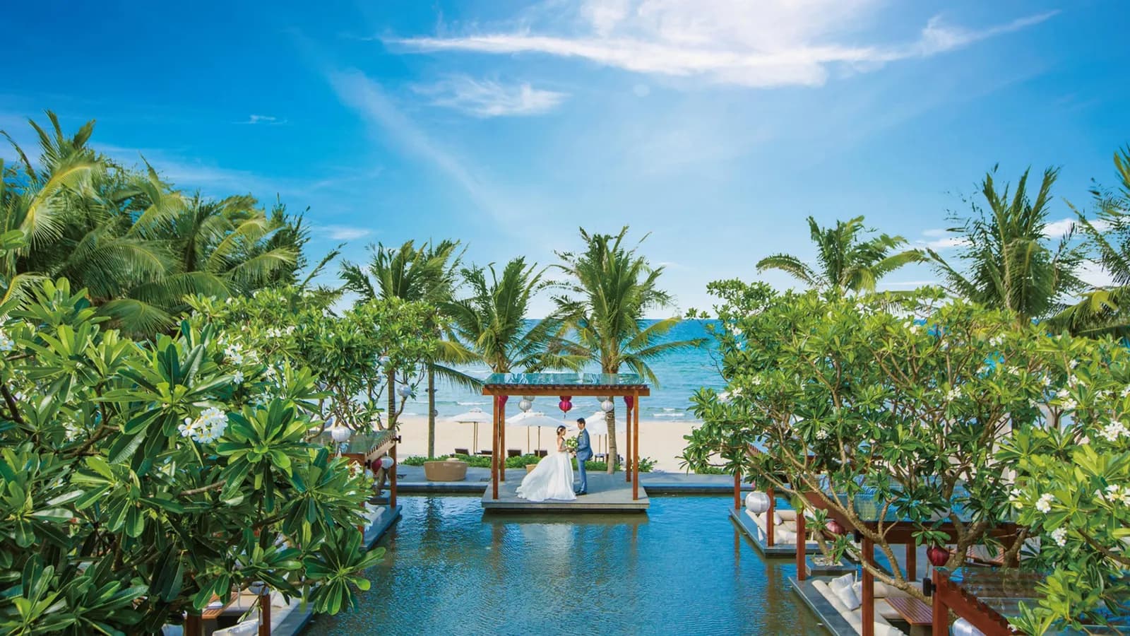 Cùng viết câu chuyện chung đôi với đám cưới cổ tích tại Naman Retreat