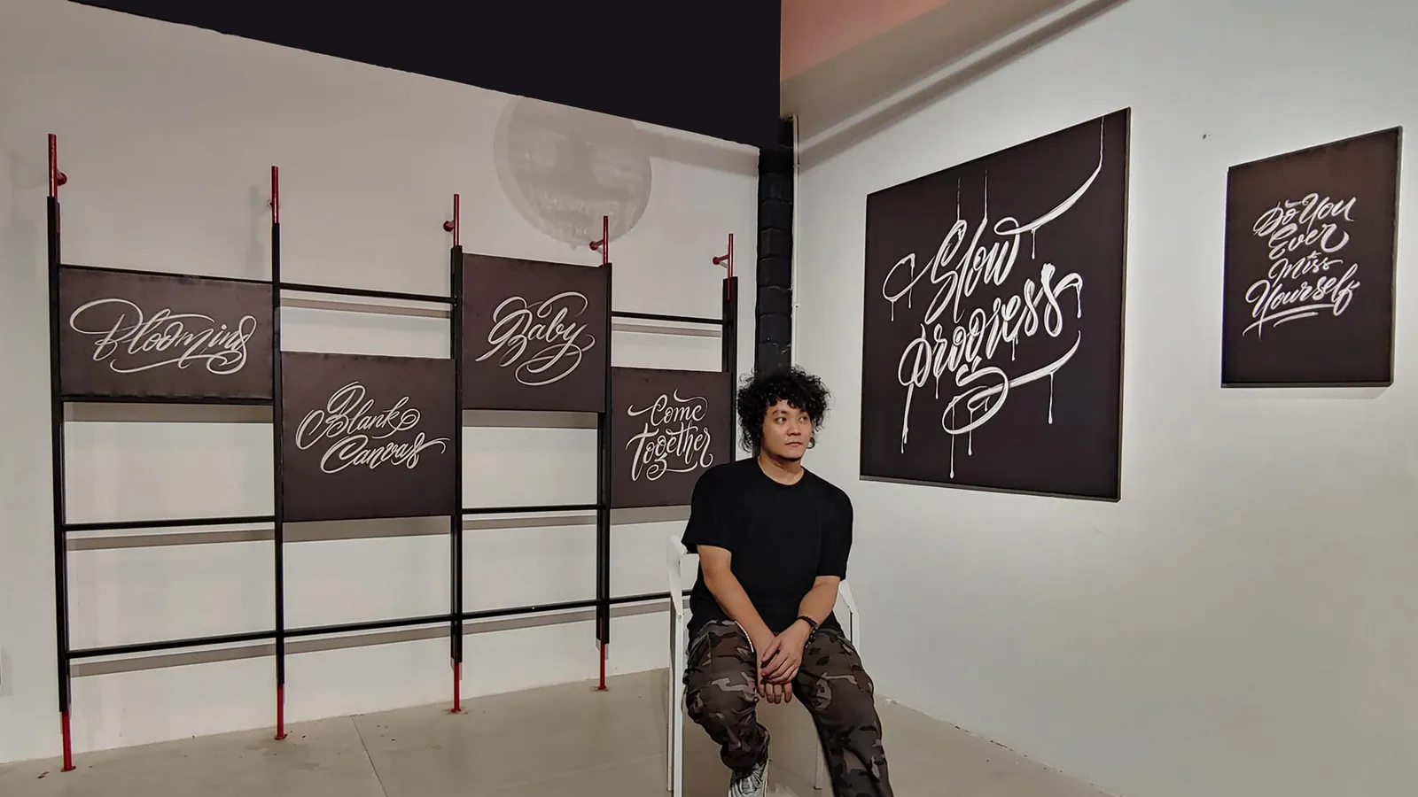 Lê Quốc Sỹ: Nghệ thuật lettering và gần một thập kỷ "chơi với chữ"