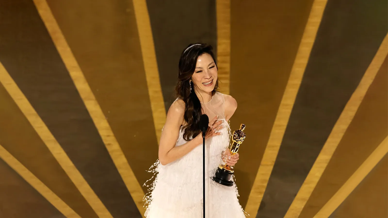 Dương Tử Quỳnh làm nên lịch sử tại Oscar 2023