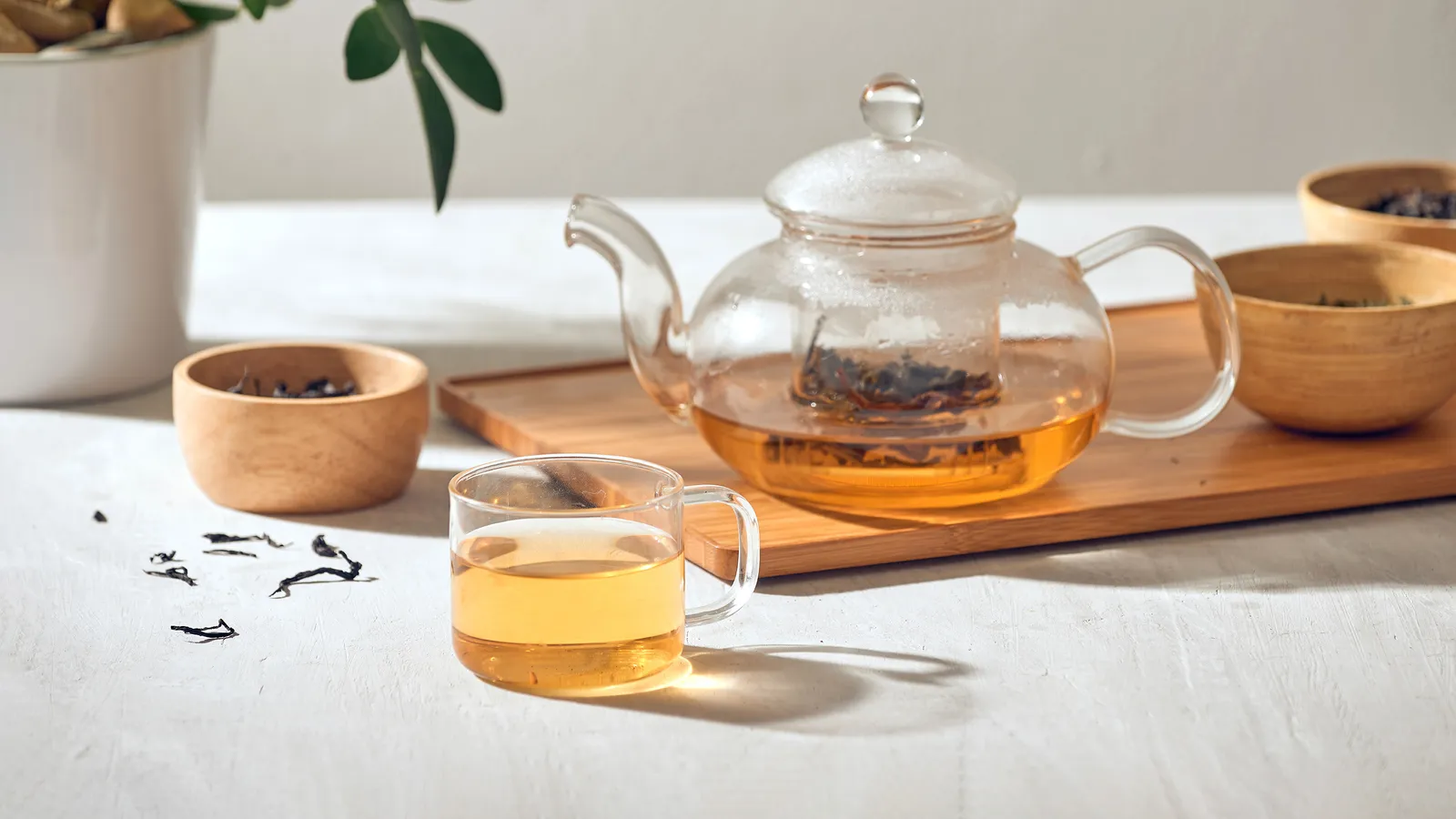 Thưởng trà ô long, xua tan cái nóng ngày hè