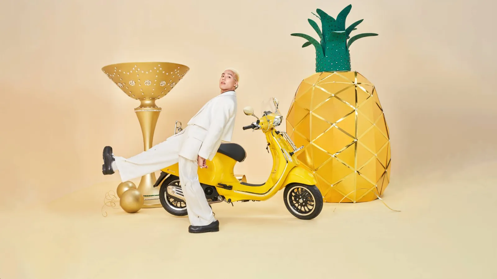 Đắm chìm trong thế giới đa sắc với BST màu mới của Vespa 2023