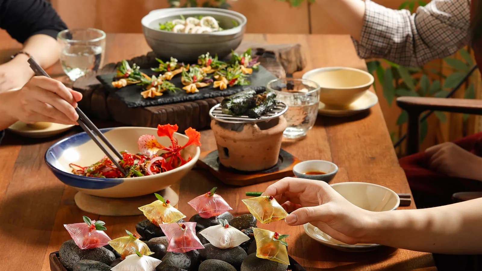 Có một mùa hạ sống động hương vị thân thương ở Hum Garden