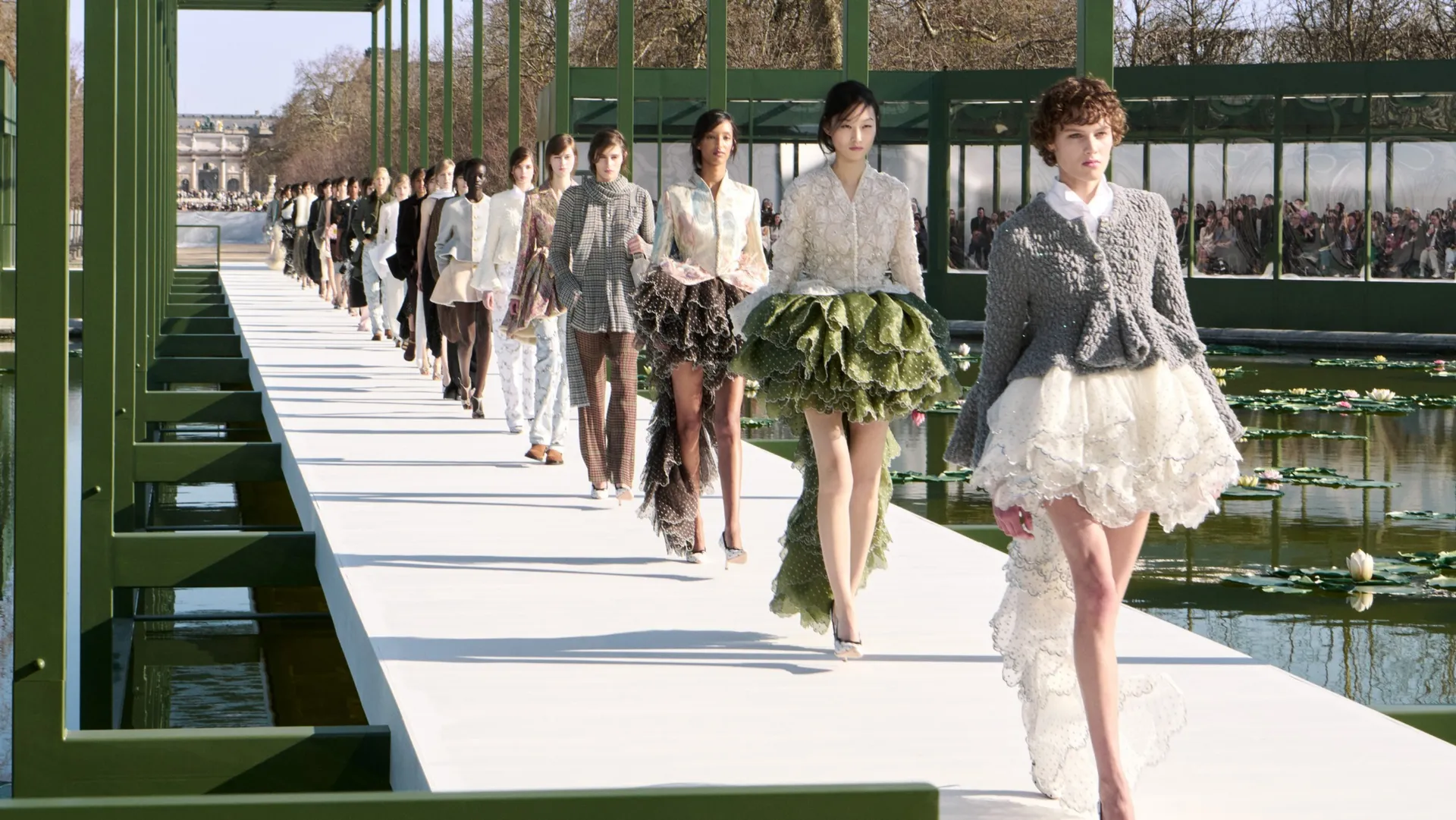 Paris Fashion Week FW26: Những điểm nhấn không thể bỏ lỡ