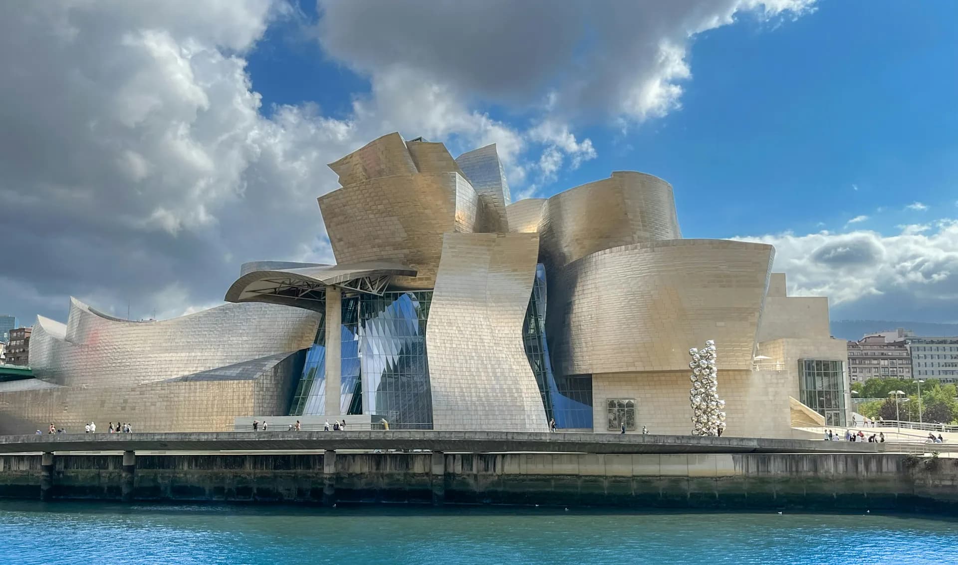Frank Gehry và những công trình nhảy múa