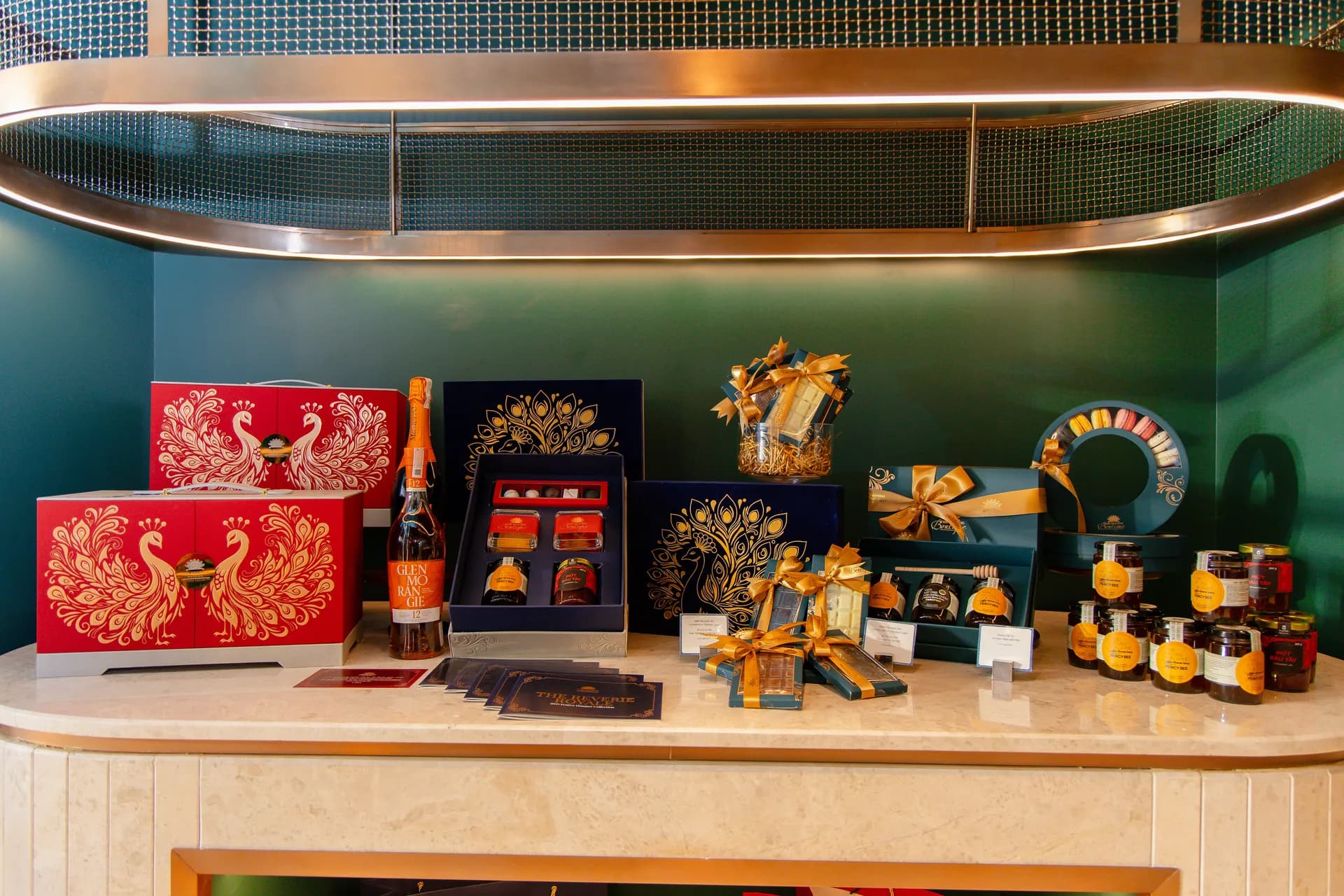 The Reverie Boutique - Điểm Hẹn Gặp Gỡ Tinh Tế & Quà Tặng Tinh Tuyển