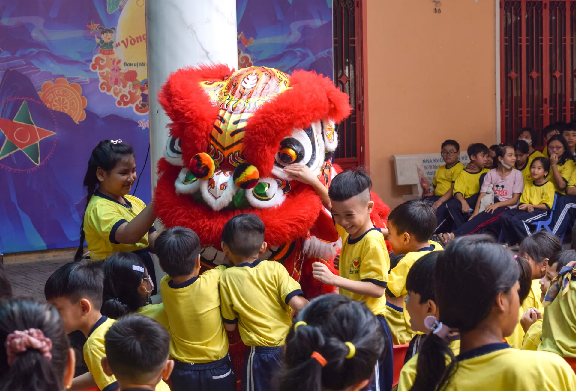 Equatorial TP. Hồ Chí Minh mang Trung Thu đến lớp học tình thương