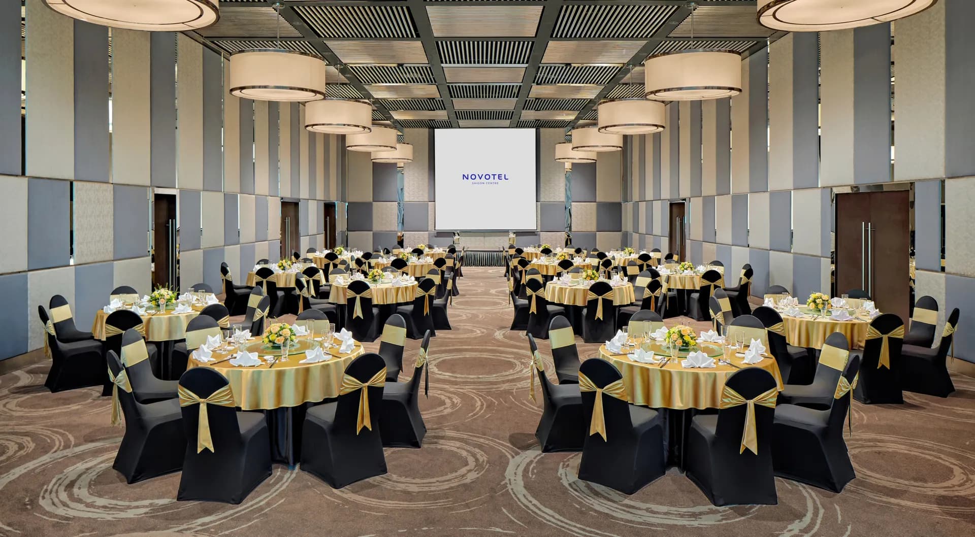 Year-End Party 2025: Kết năm rực rỡ tại Novotel Saigon Centre