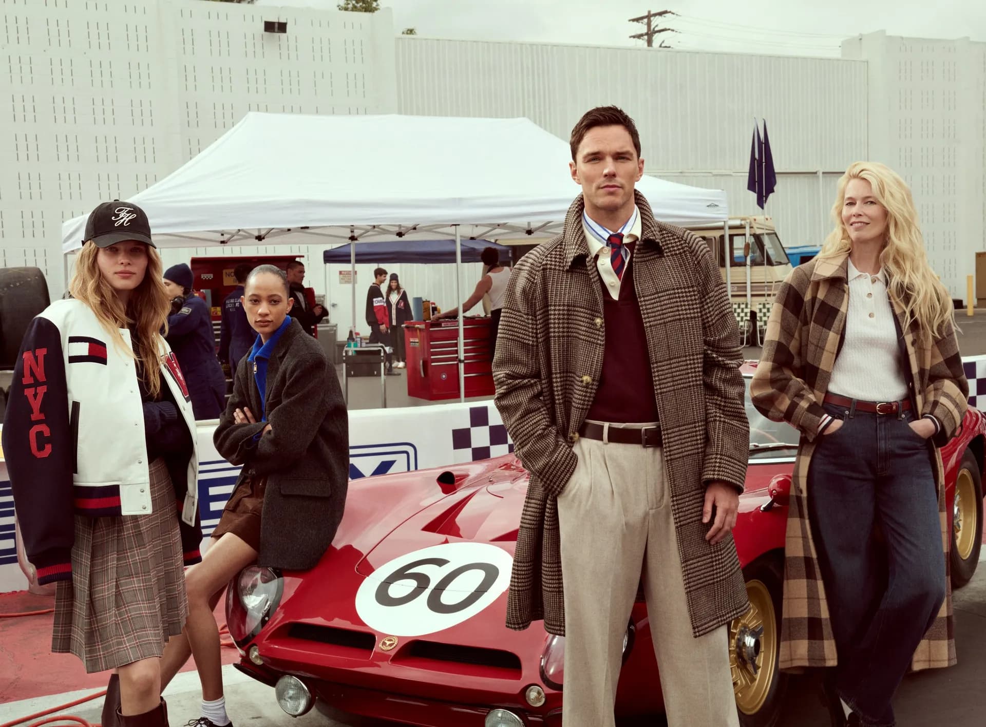 Tommy Hilfiger đưa BST Thu 2025 tiến vào đường đua